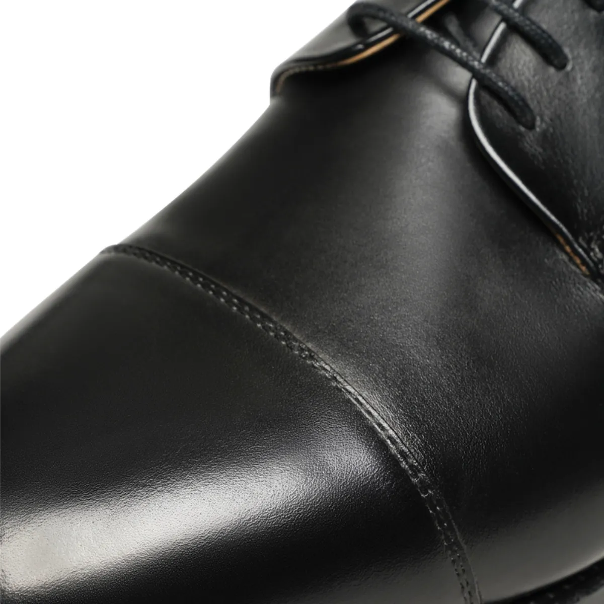 Klassische schwarze Captoe Derby Schuhe aus Leder