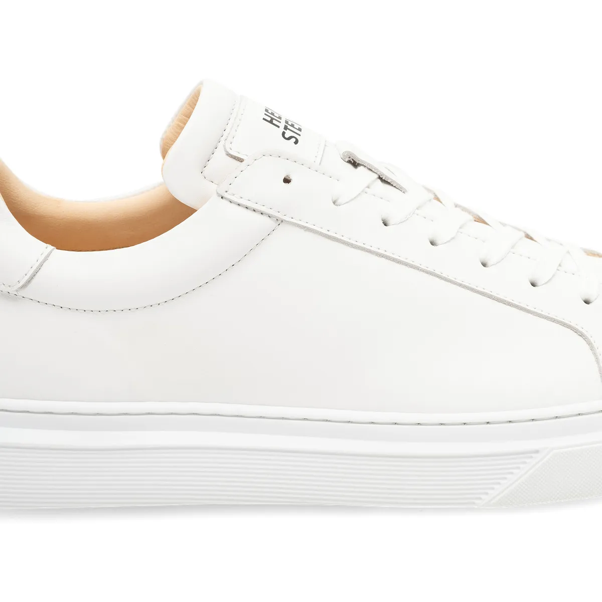 Minimalistischer weißer Leder-Sneaker