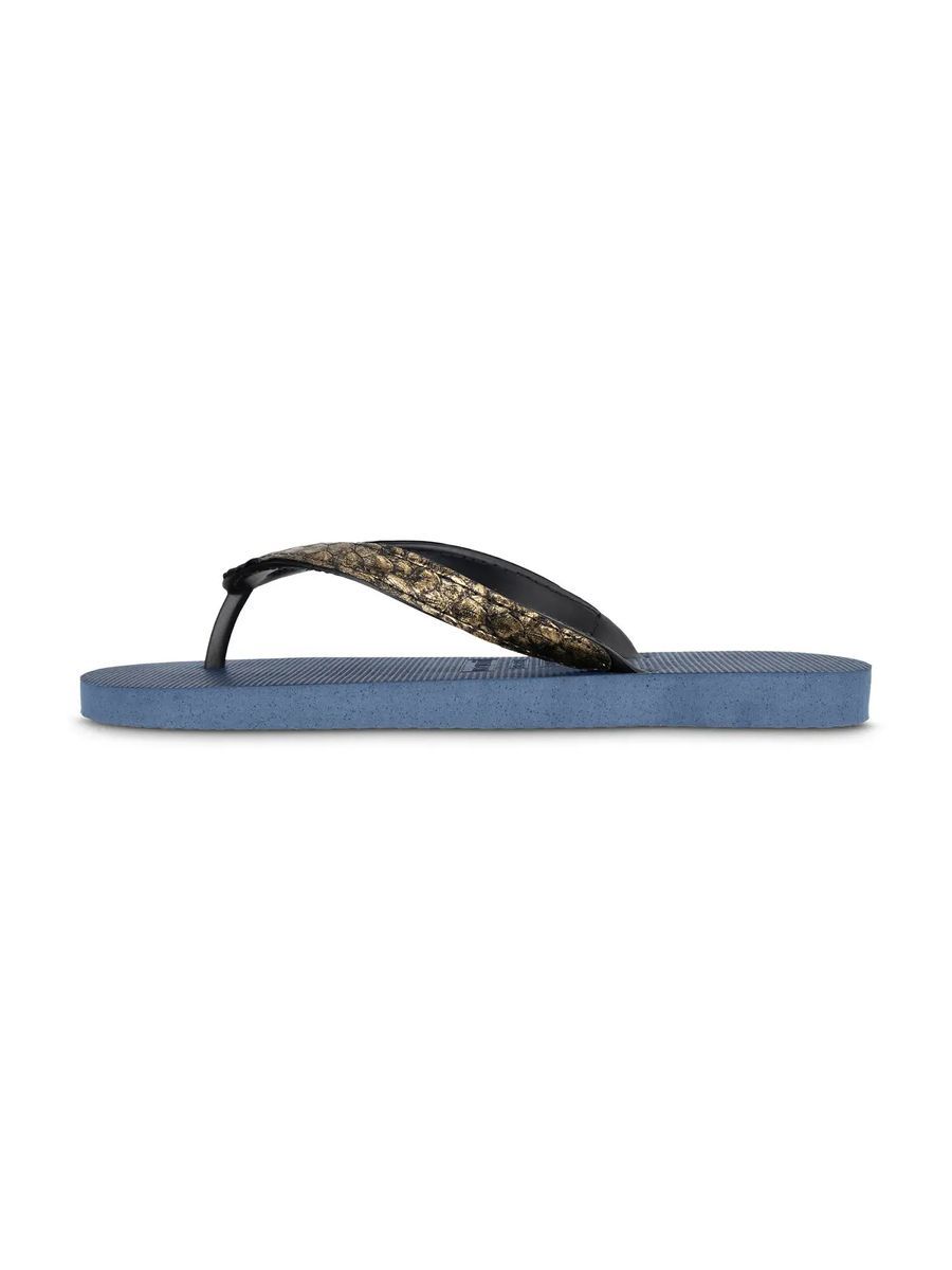 Blaue Flip-Flops mit bronzefarbenem Python-Riemen