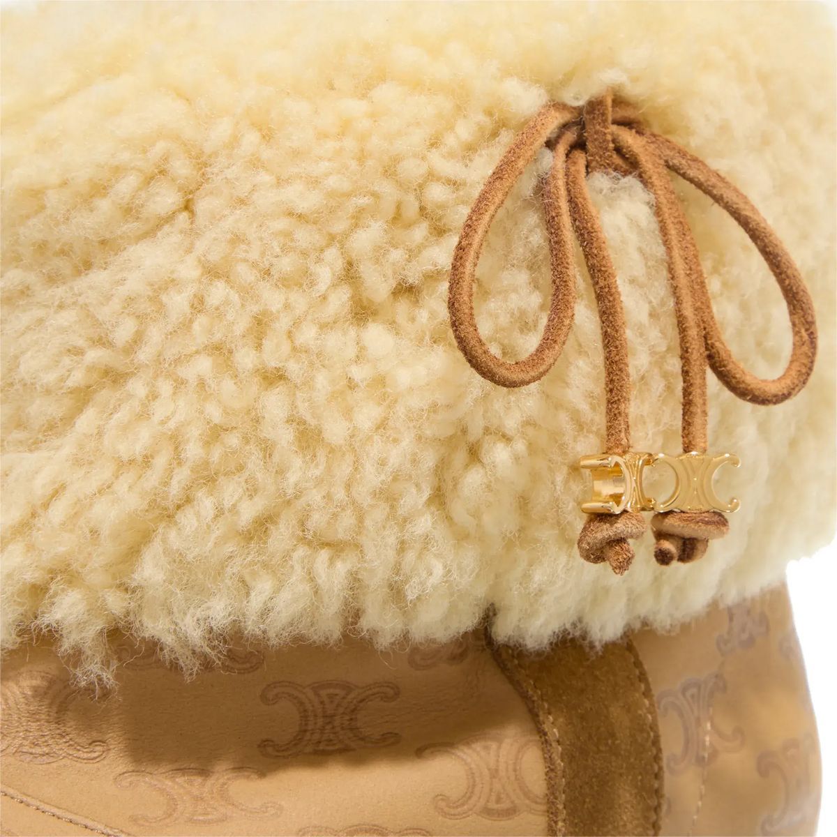 Winterstiefel mit Lug-Sohle und Shearling-Besatz