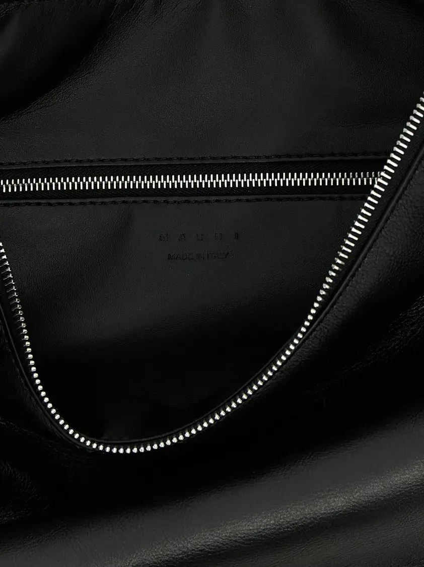 Minimalistische Hobo Schultertasche aus Leder