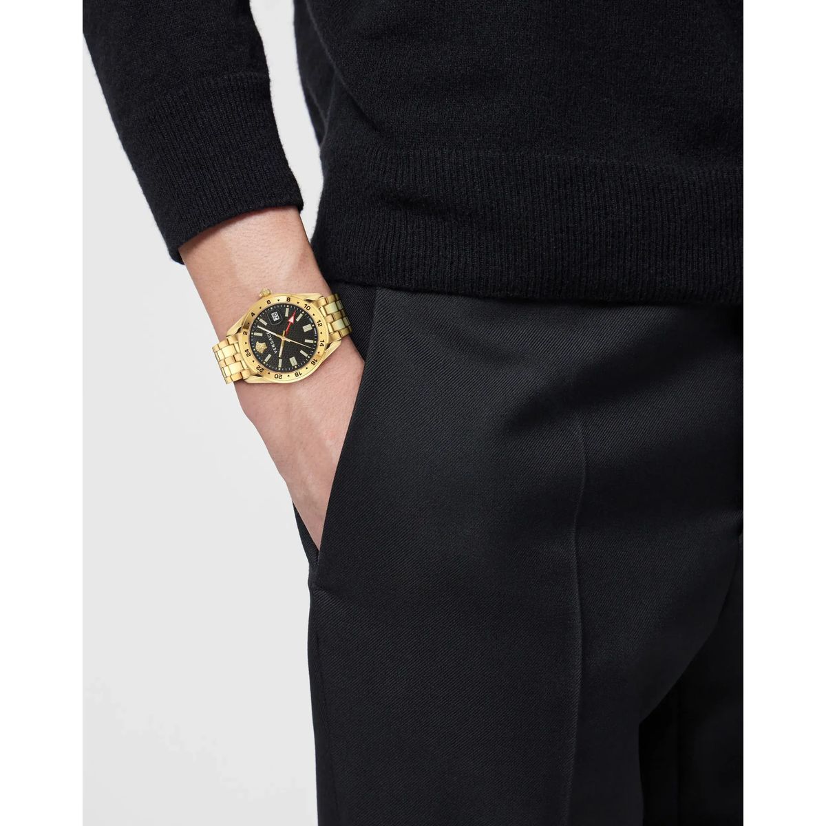 Elegante goldfarbene Versace GMT Uhr