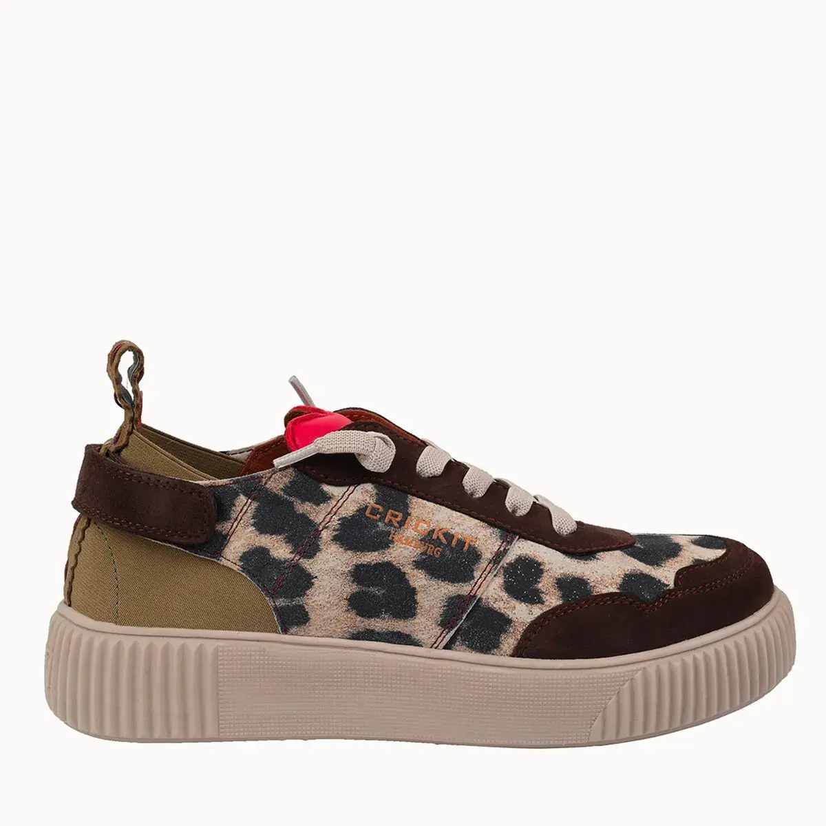 Low-Top Plateau Sneaker mit Leopardenmuster