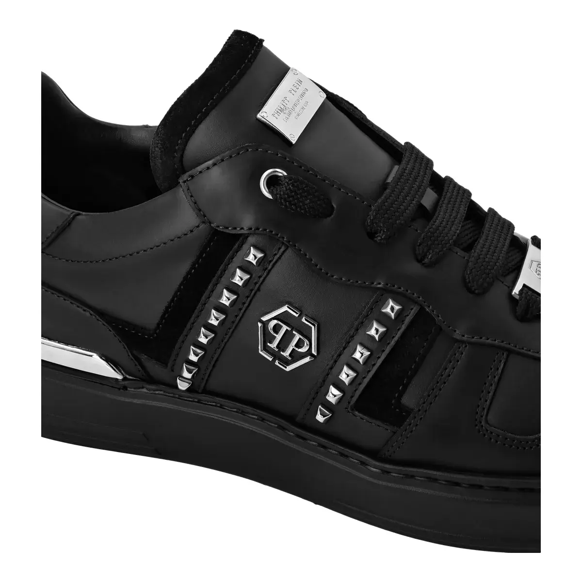 Schwarzer Leder Low-Top Sneaker mit Nieten