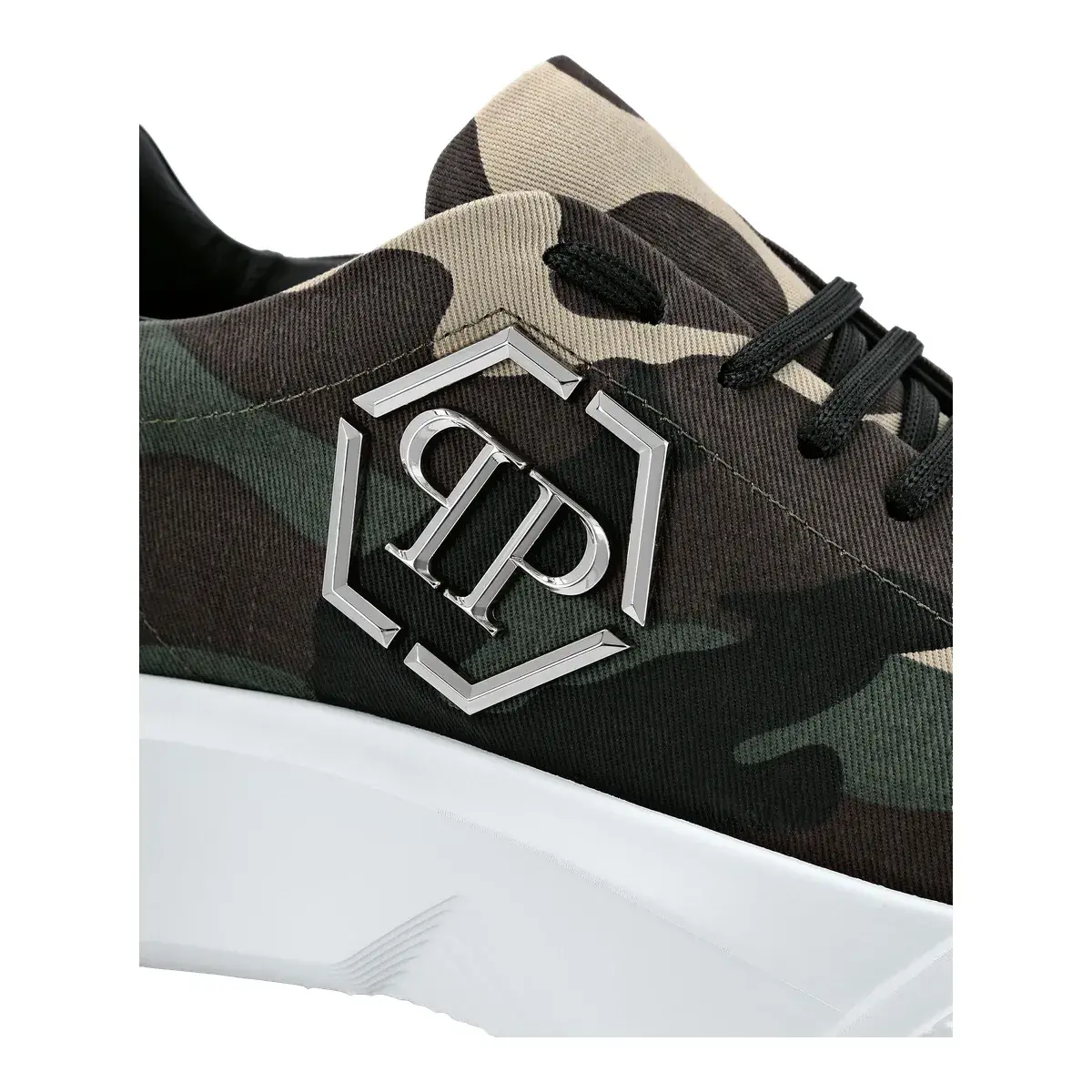 Low-Top Sneaker mit Camouflage-Muster und Plateausohle