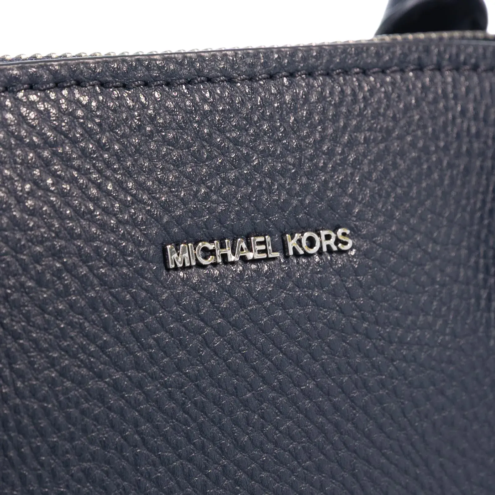 Henkeltasche mit abgerundeter Form
