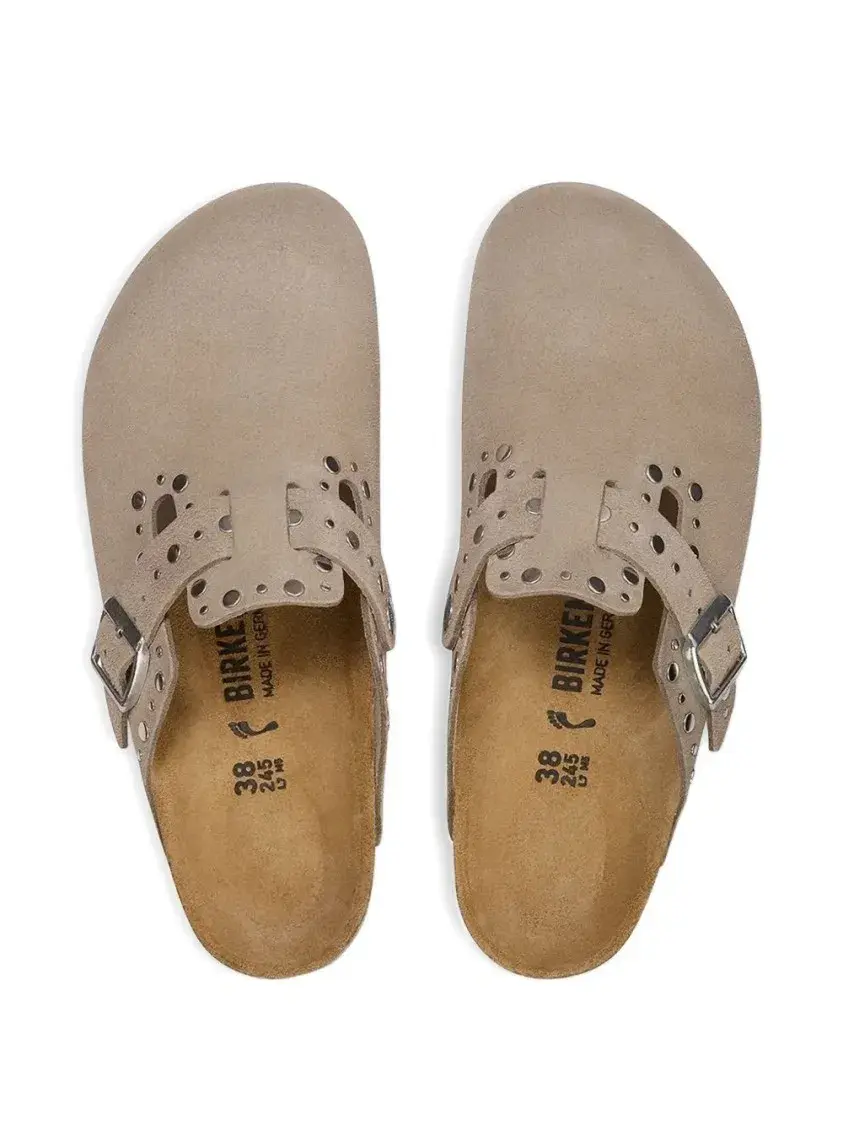 Nietbesetzte Wildleder-Clog-Sandalen