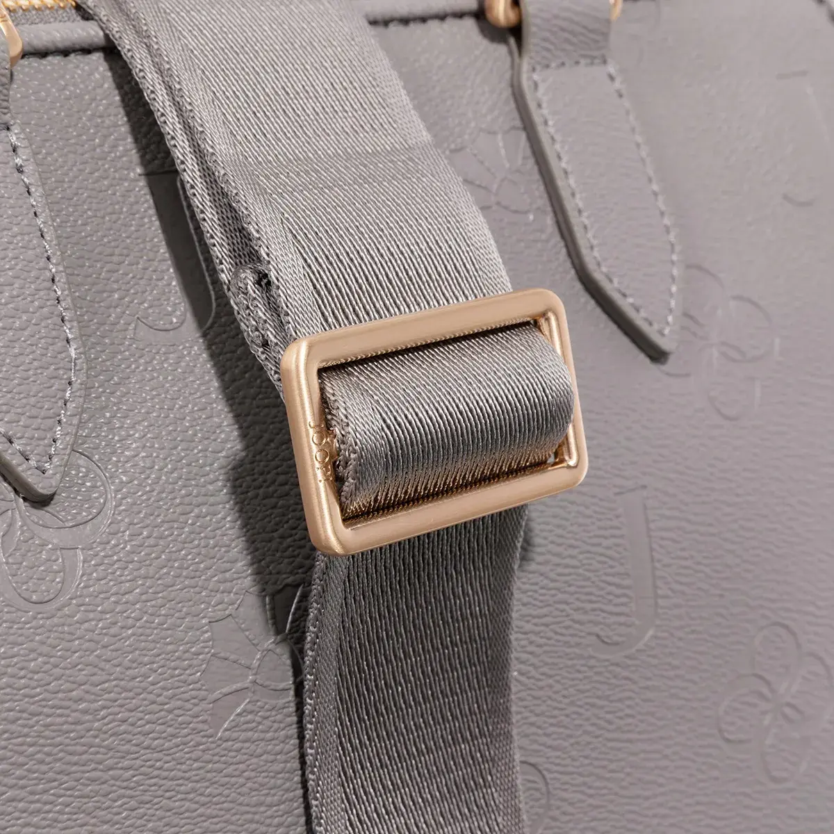Strukturierte Henkeltasche