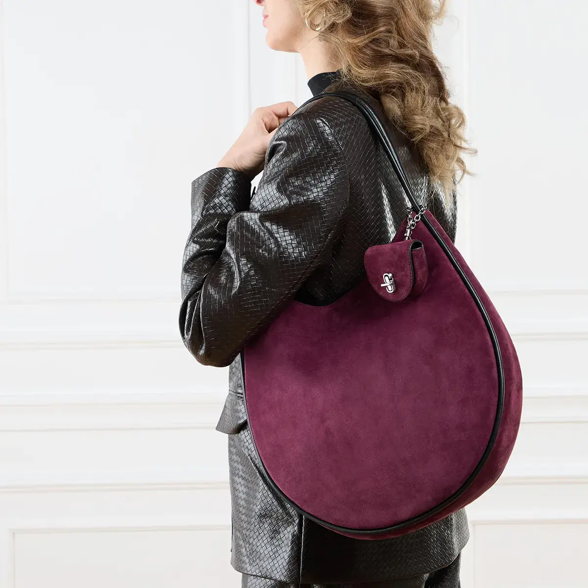 Hobo-Schultertasche aus Wildleder
