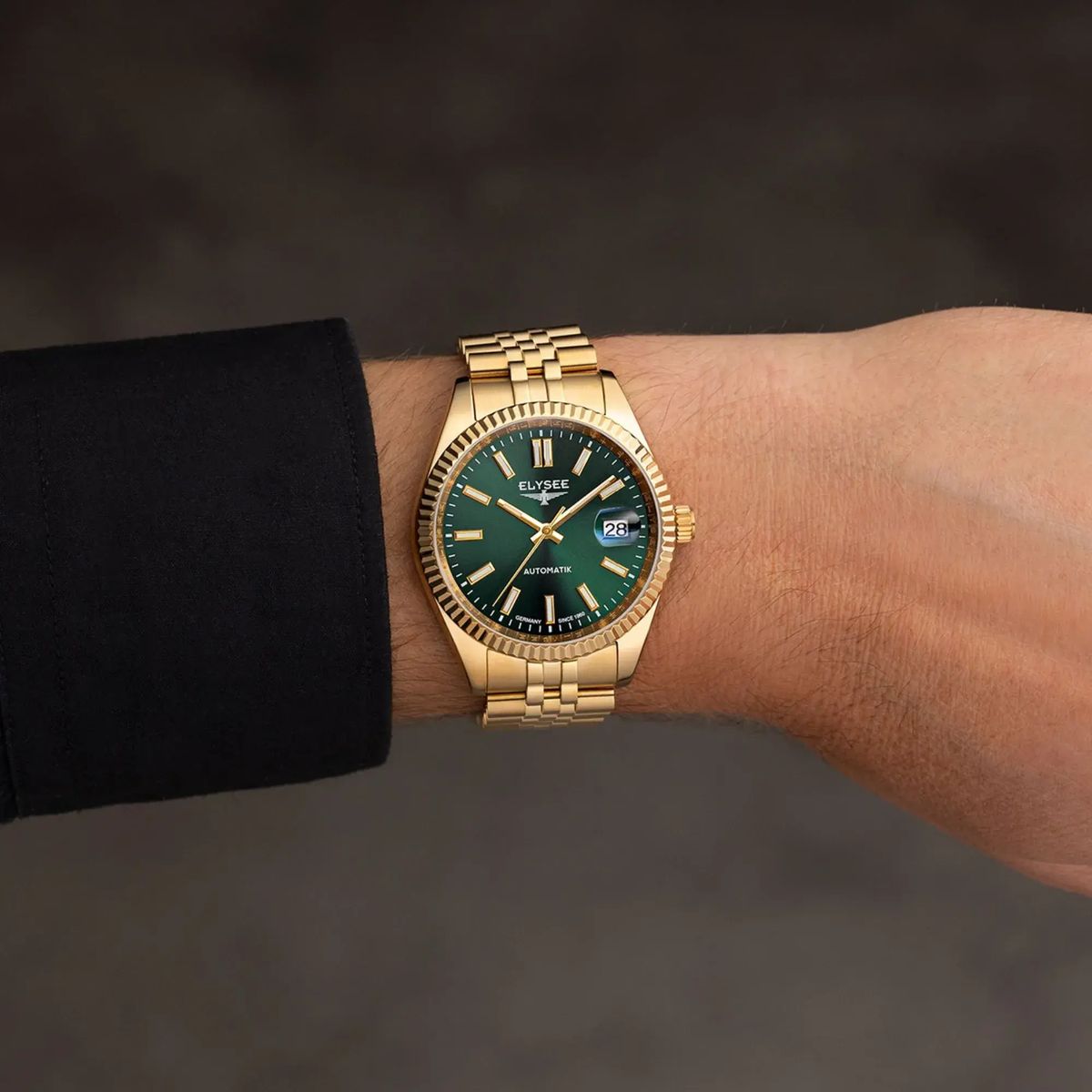Elegante goldene Automatikuhr
