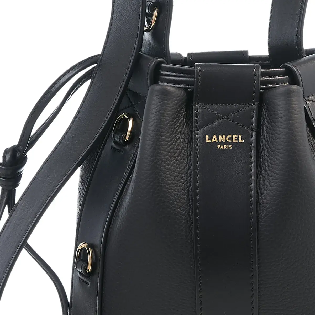 Beuteltasche aus genarbtem Leder