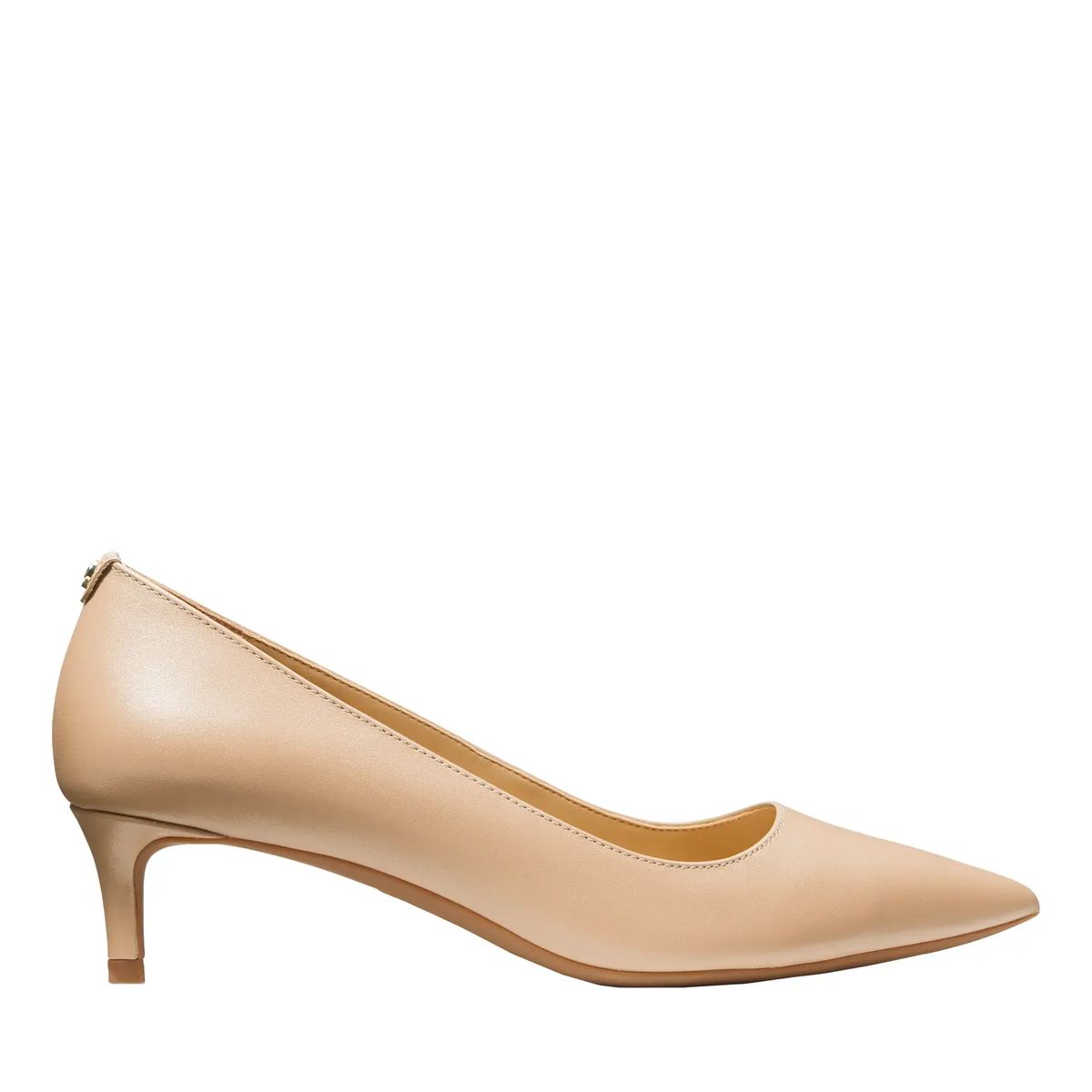 Nudefarbene Kitten Heel Pumps aus Leder