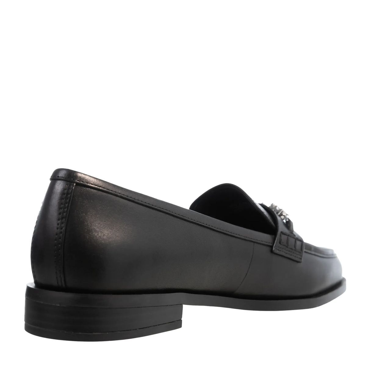 Klassische Lederloafer mit Kettendetail