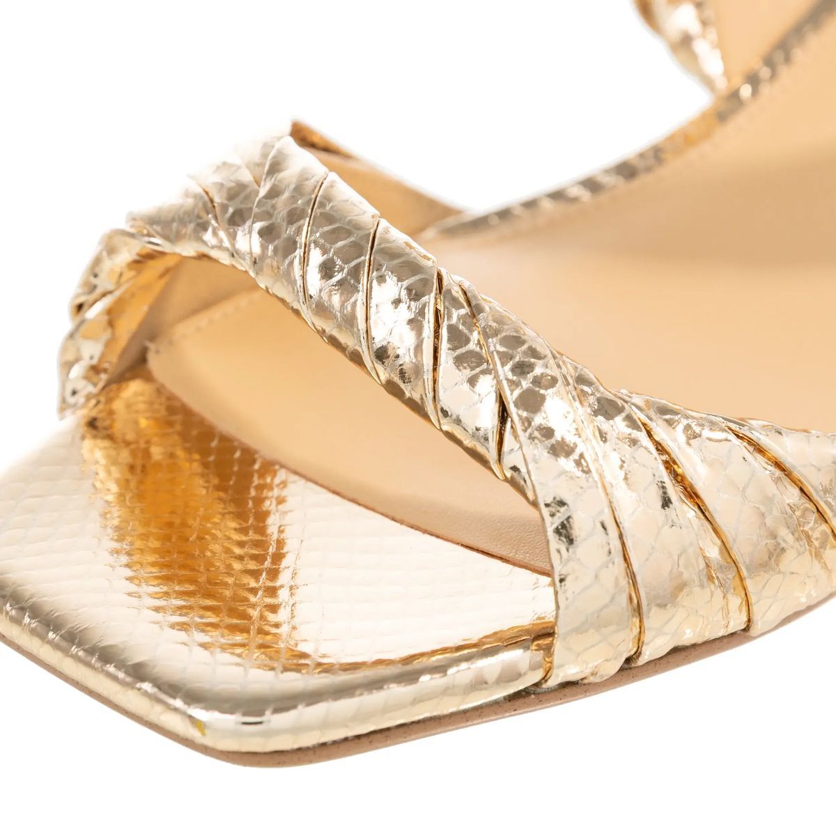 Kitten Heel Mules mit geflochtenen Riemen