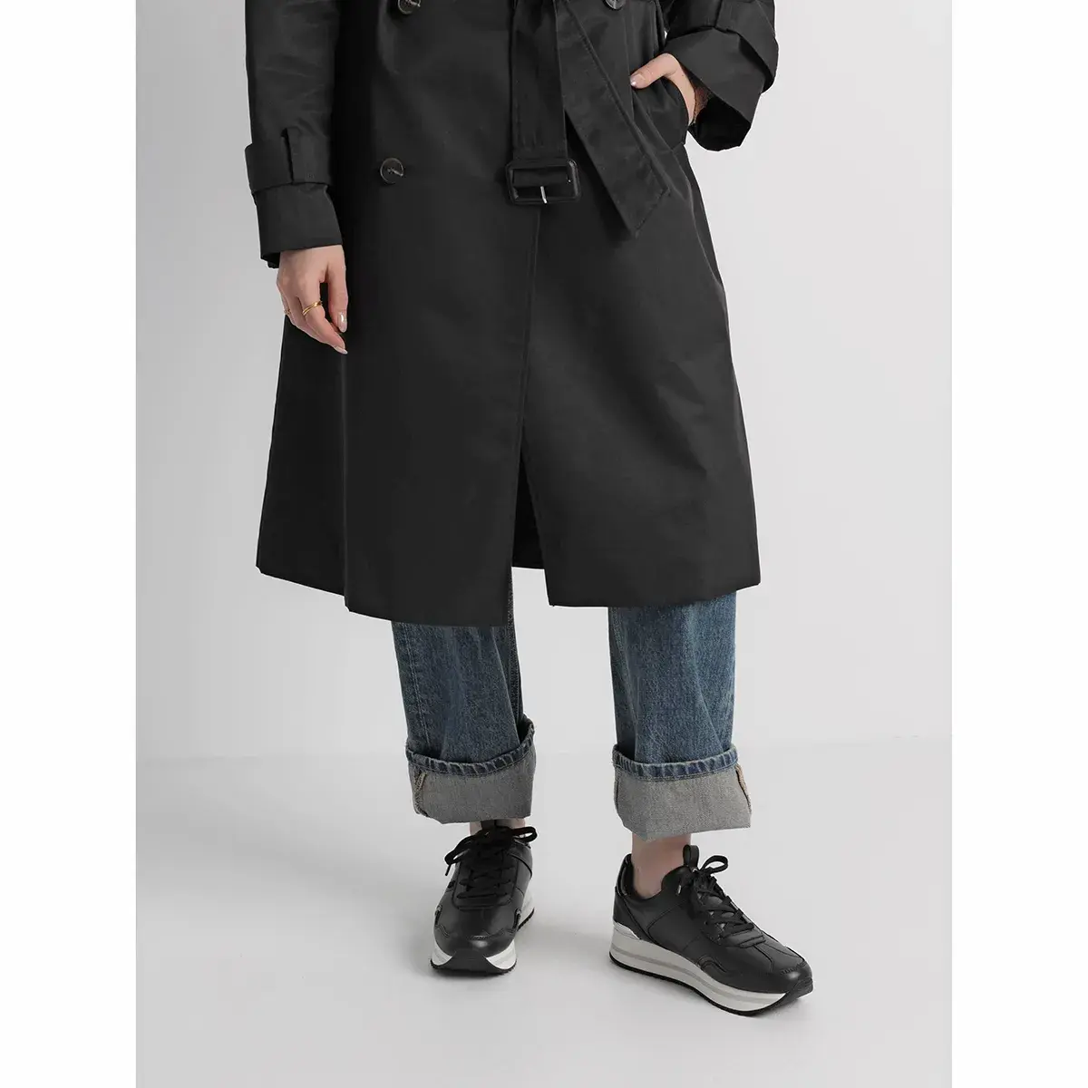 Schwarze Ledersneakers mit Plateausohle