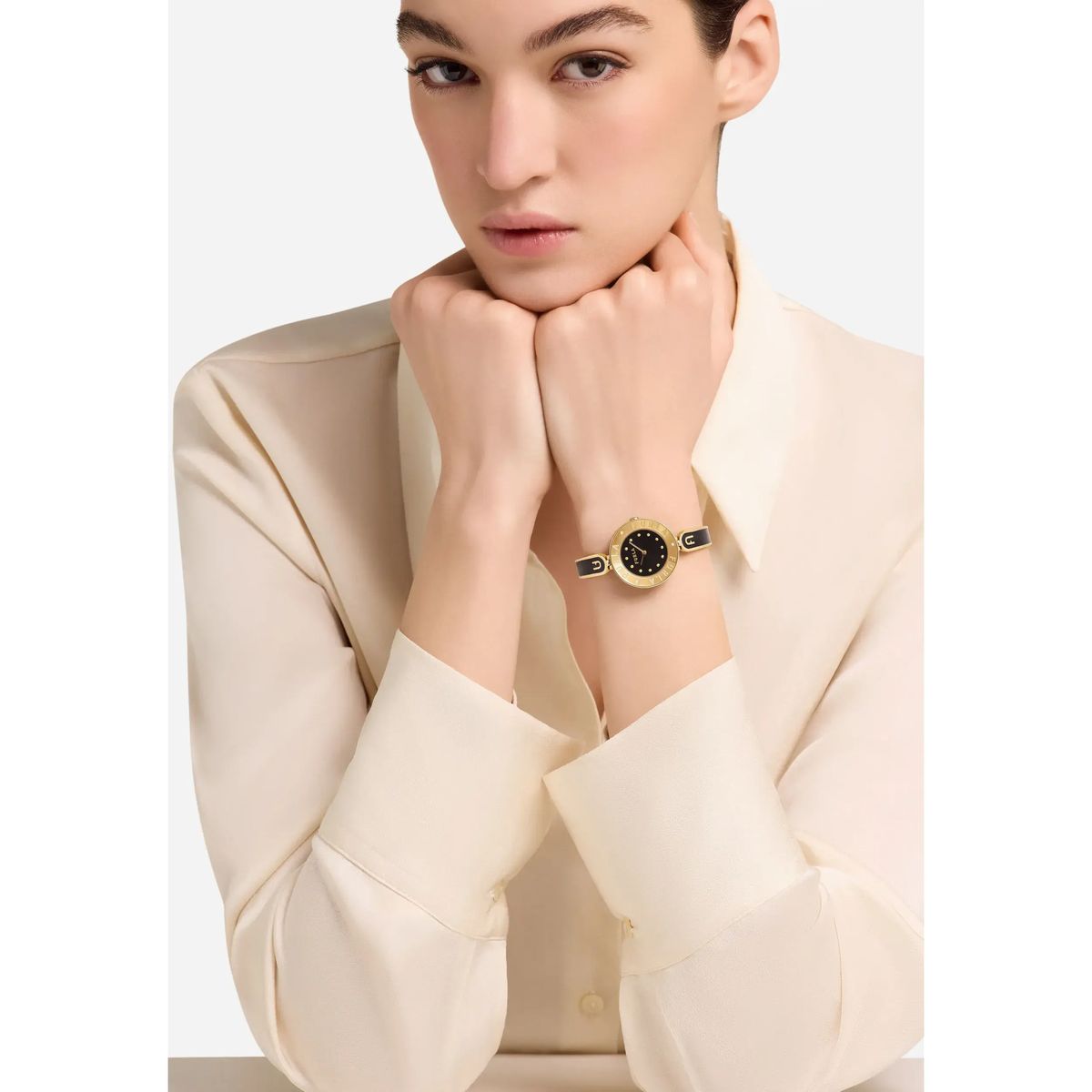 Elegante Goldfarbene Uhr mit schwarzem Zifferblatt