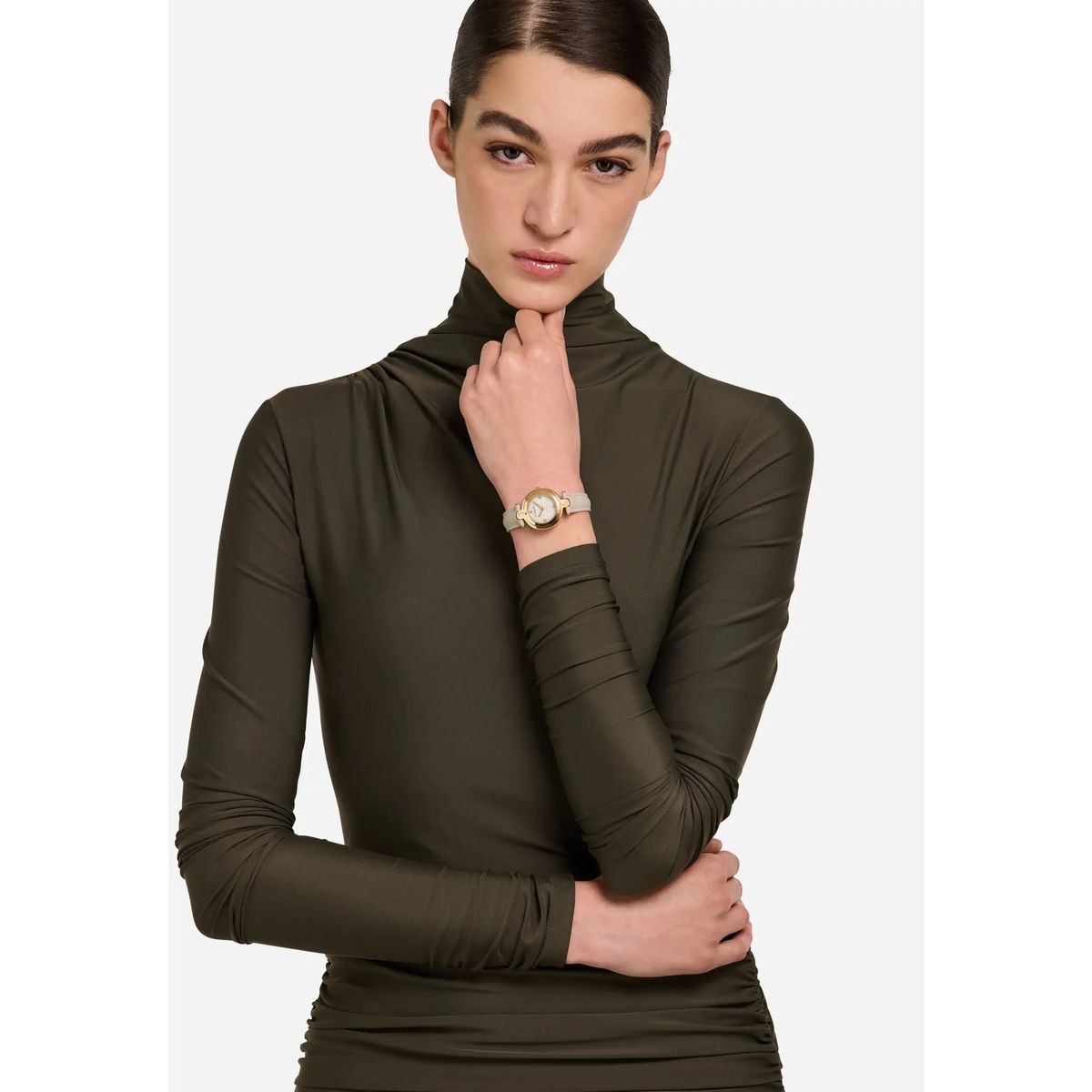 Elegante goldfarbene Uhr mit Lederarmband