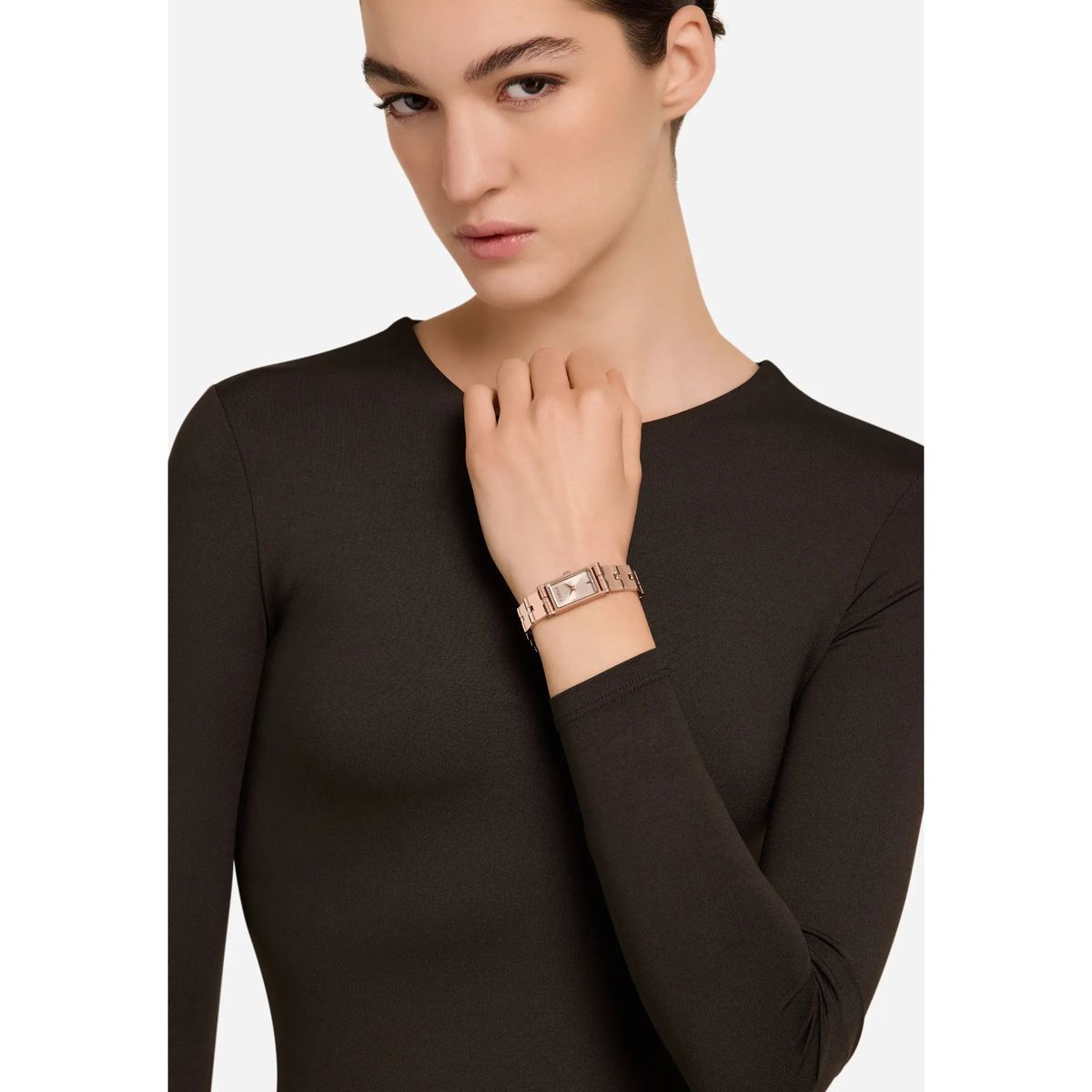 Roségoldfarbene rechteckige Armbanduhr