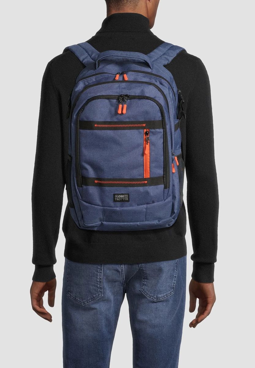 Moderner blauer Alltagsrucksack mit Taschen