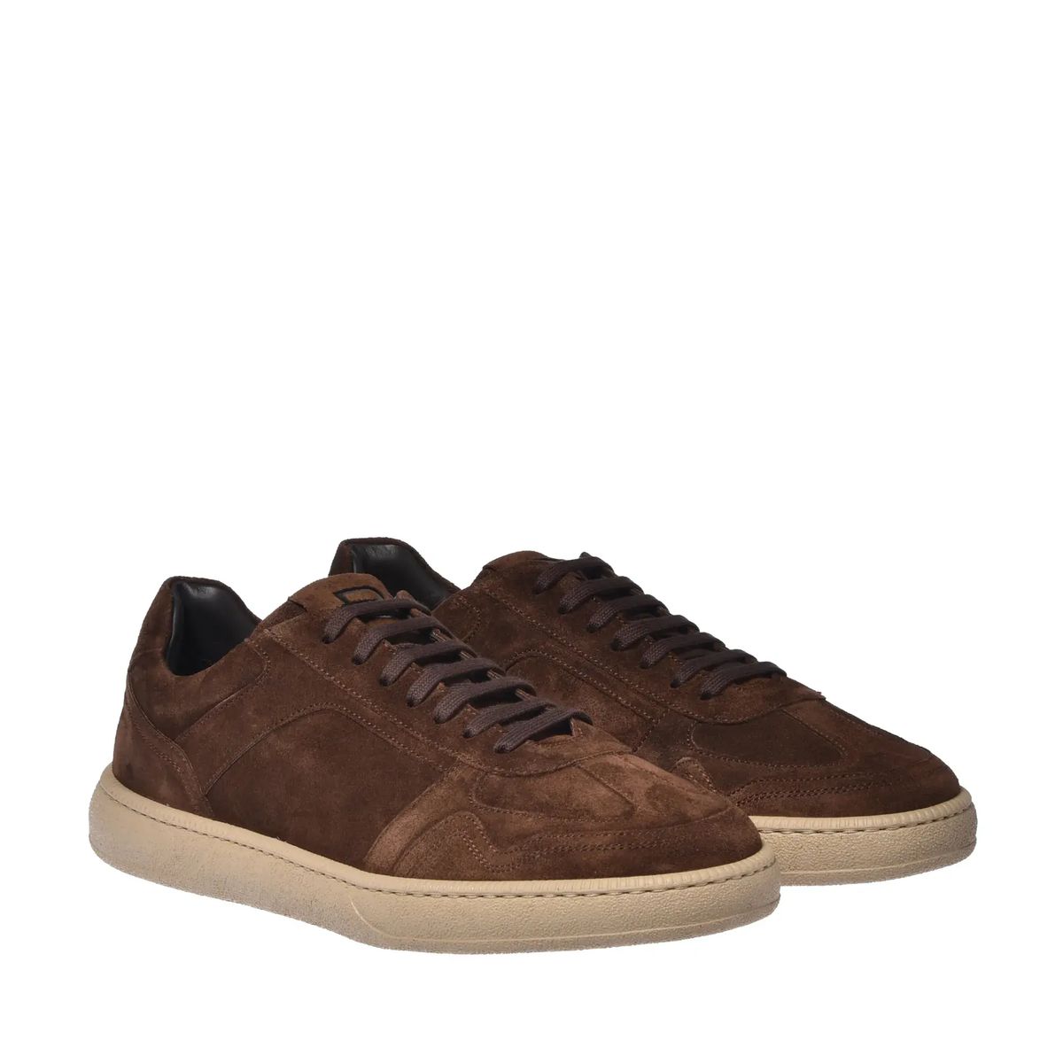 Braune Wildleder-Sneakers mit niedrigem Schaft