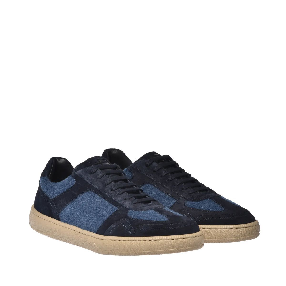 Blaue Wildleder- und Denim-Sneakers