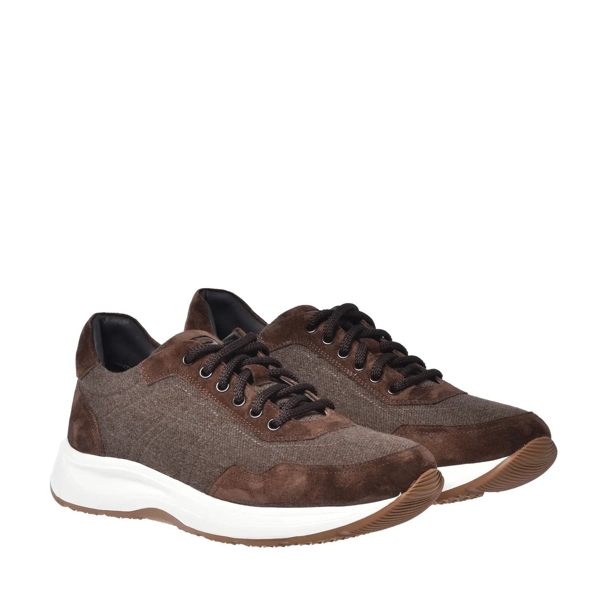 Braune Sneakers aus Wildleder und Fischgrätenmuster