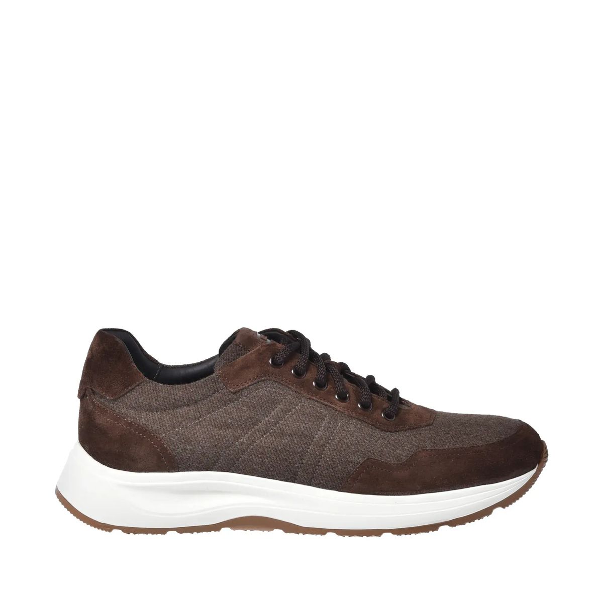 Braune Sneakers aus Wildleder und Fischgrätenmuster