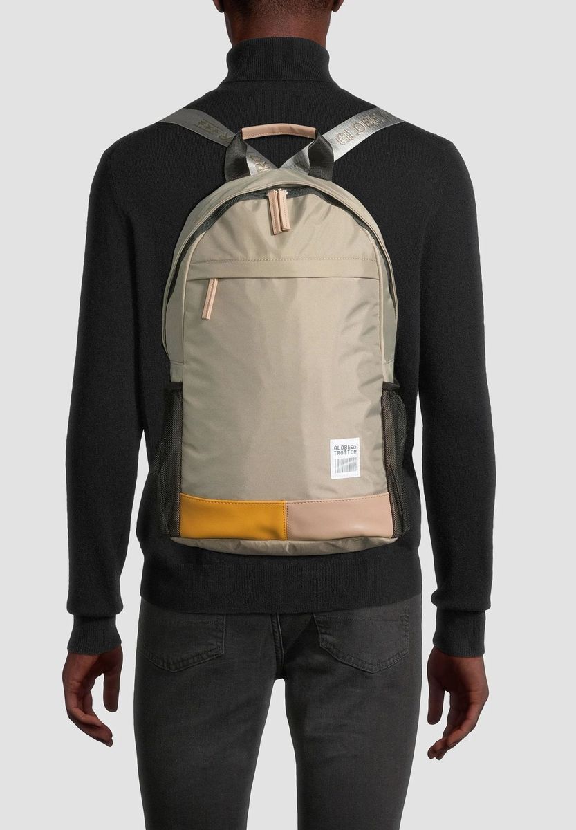 Vielseitiger beiger Tagesrucksack mit Laptopfach