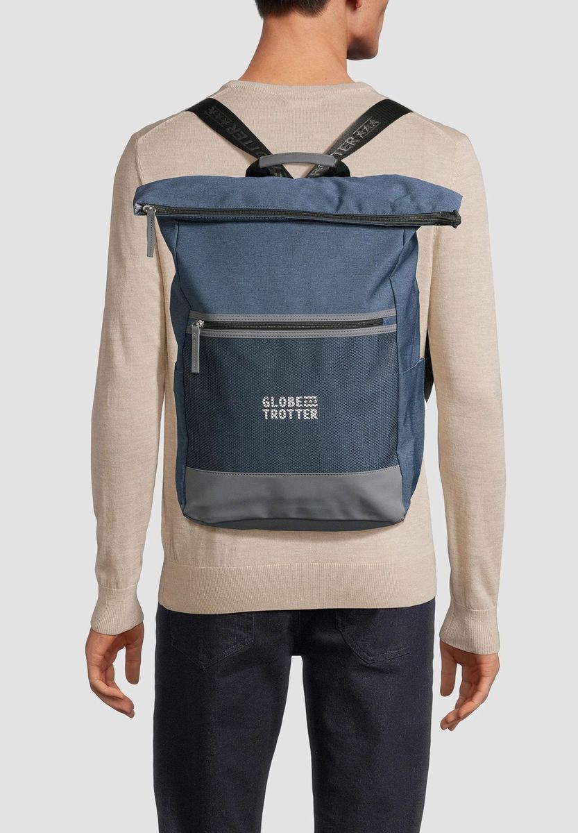 Moderner Roll-Top Rucksack mit Laptopfach