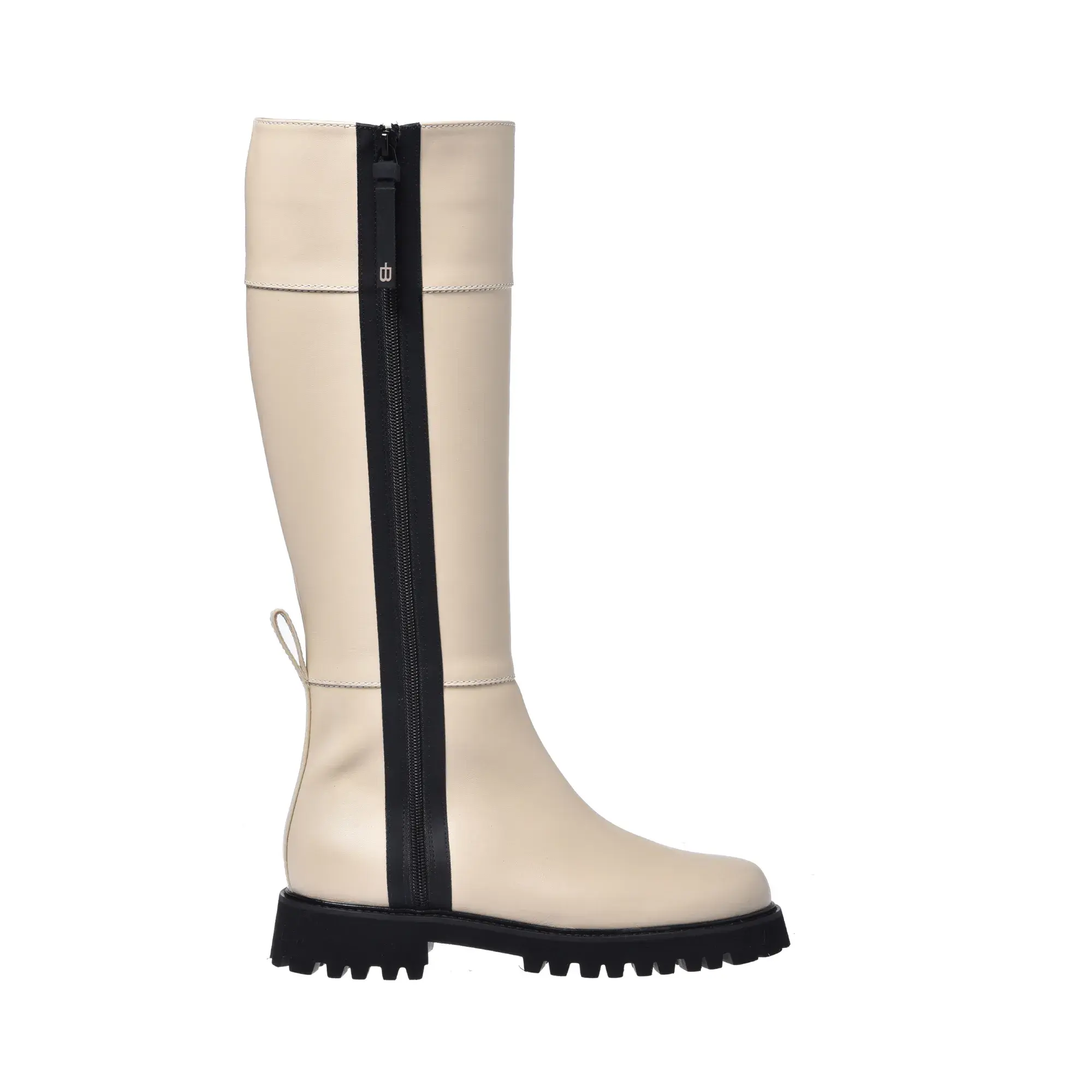 Moderne kniehohe Stiefel mit Profilsohle