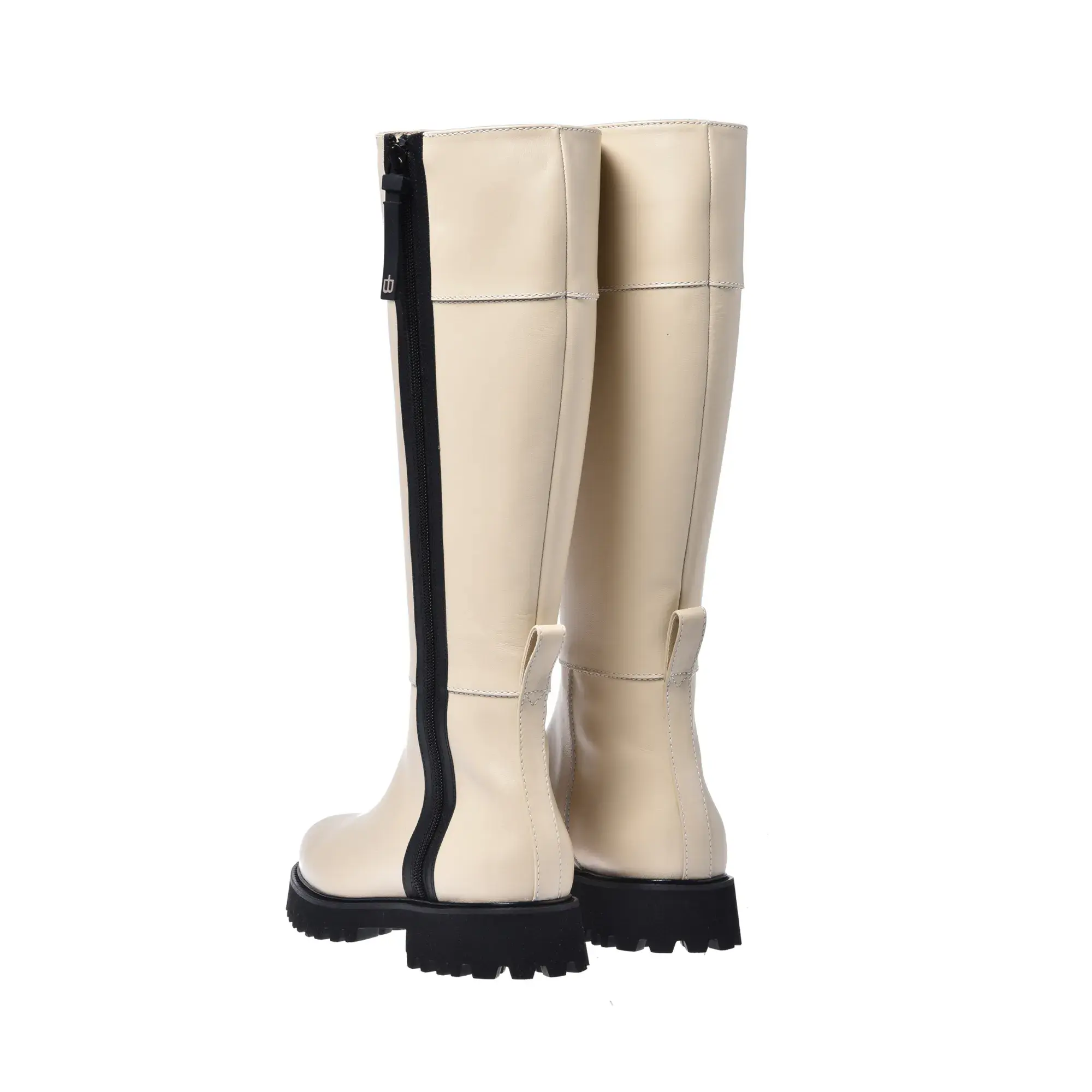 Moderne kniehohe Stiefel mit Profilsohle