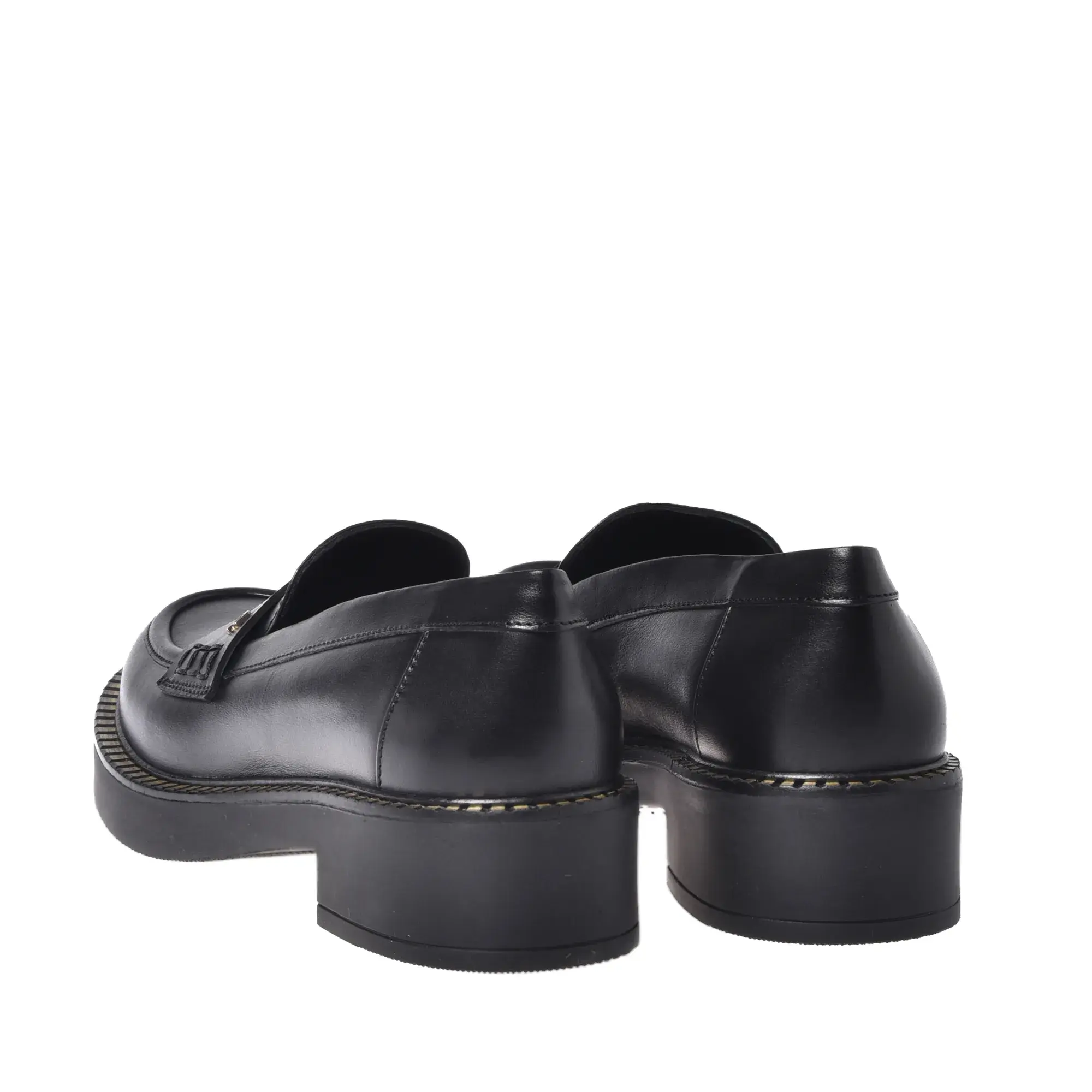 Schwarzer Lederplateau-Loafer mit Nieten