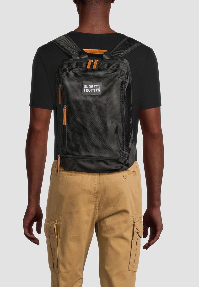 Funktionaler schwarzer Rucksack mit Laptopfach