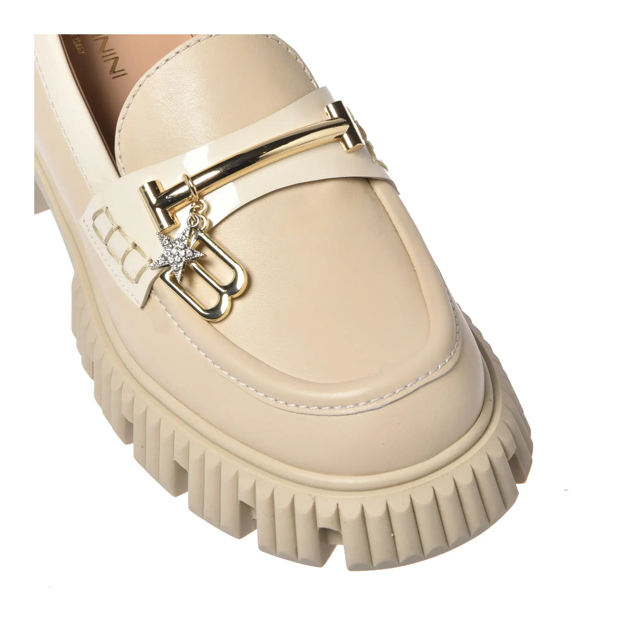 Lederloafer mit Profilsohle und Anhänger