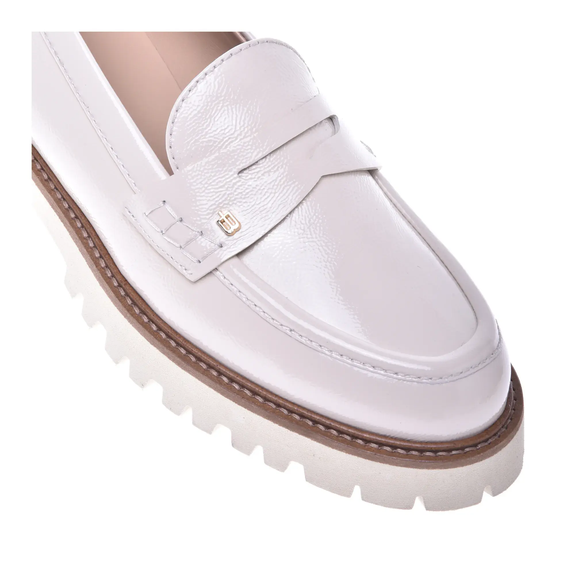 Creme Lackleder Loafer mit Profilsohle