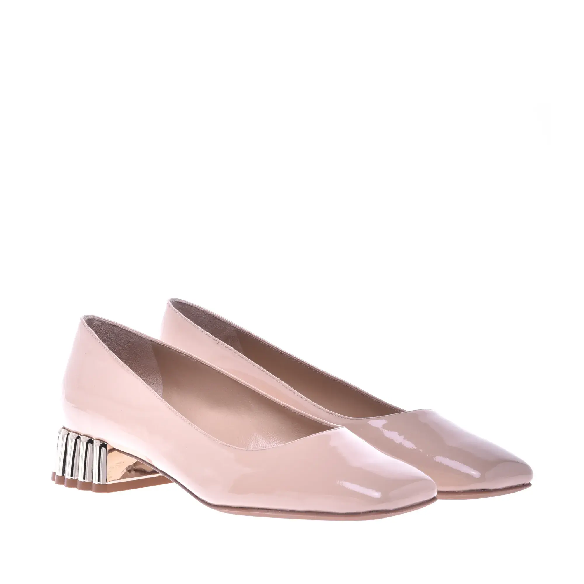 Nudefarbene Lackleder Pumps mit Blockabsatz
