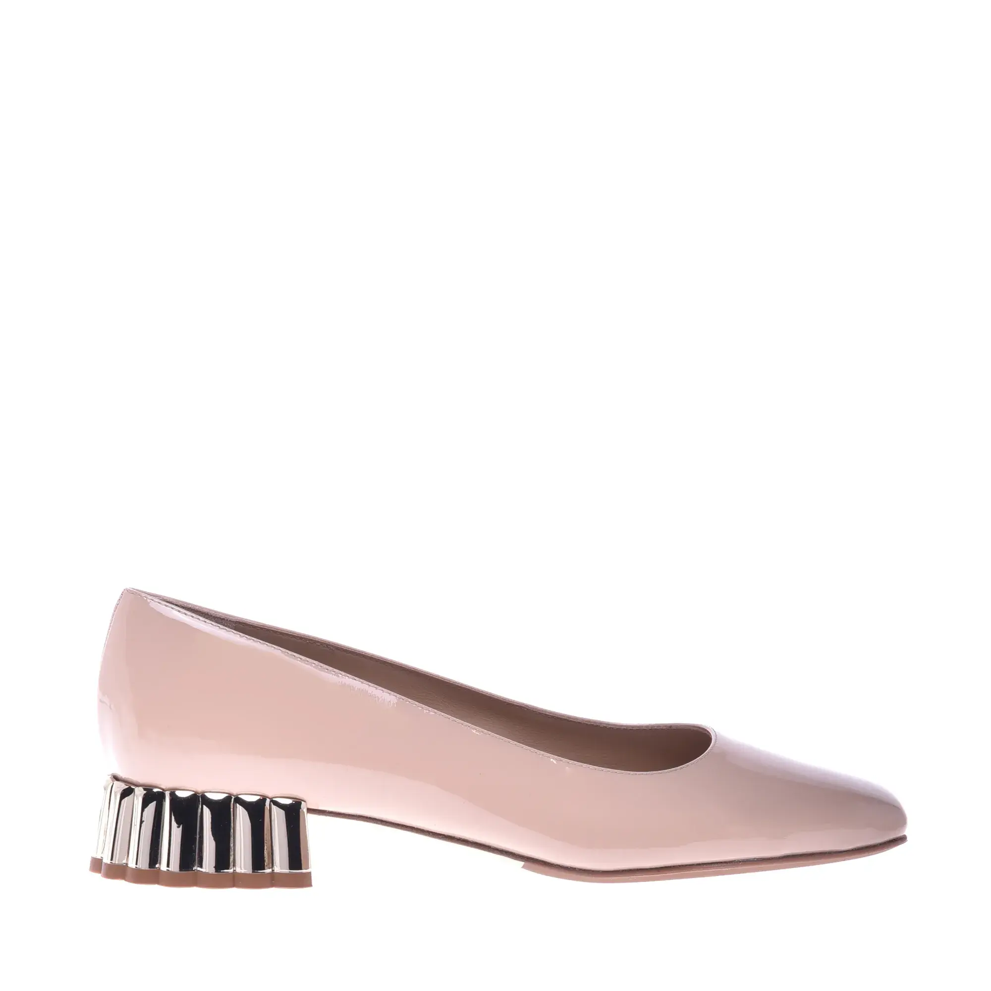 Nudefarbene Lackleder Pumps mit Blockabsatz