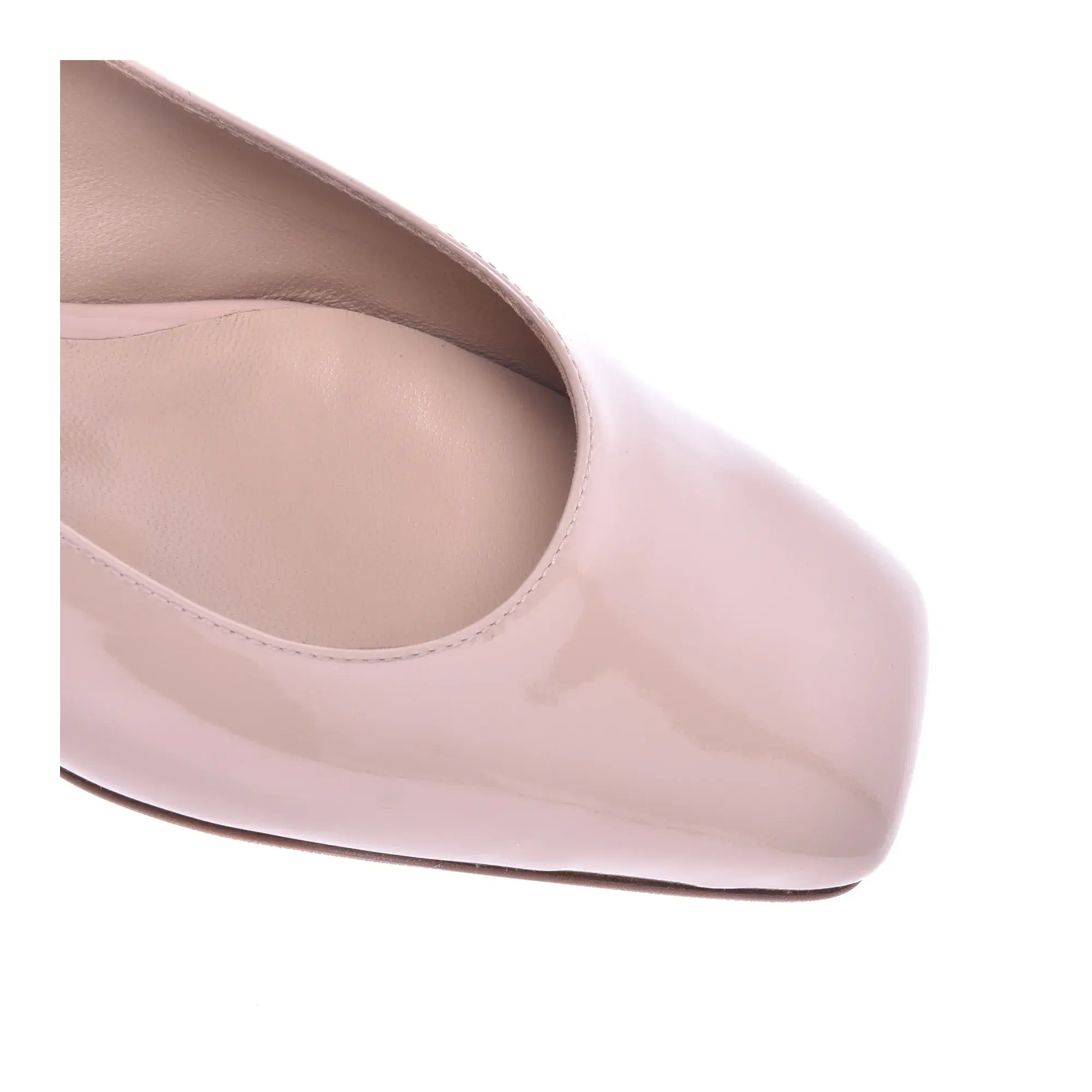 Nudefarbene Lackleder Pumps mit Blockabsatz