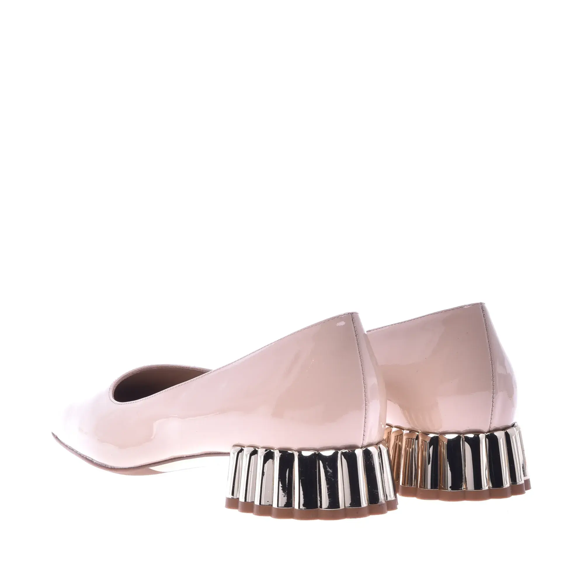 Nudefarbene Lackleder Pumps mit Blockabsatz