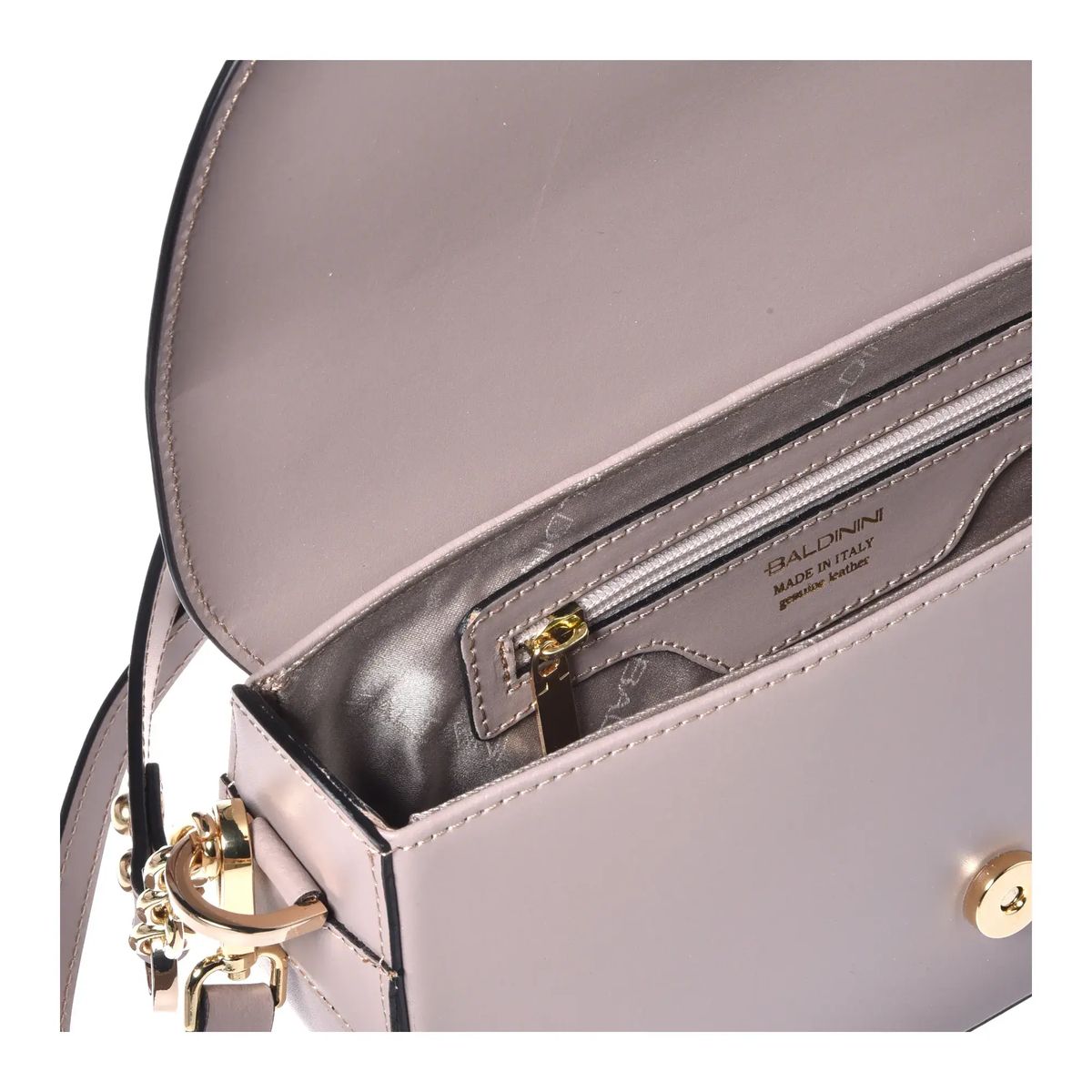 Ledertasche mit Kettendetail
