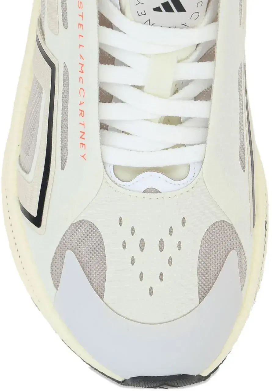 Avantgardistischer Mesh-Laufschuh