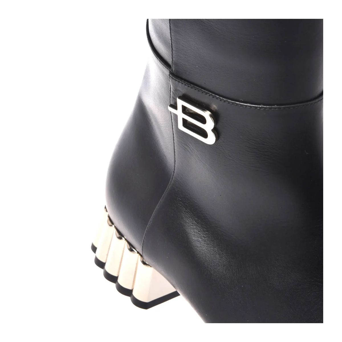 Kniehohe Lederstiefel mit Absatz