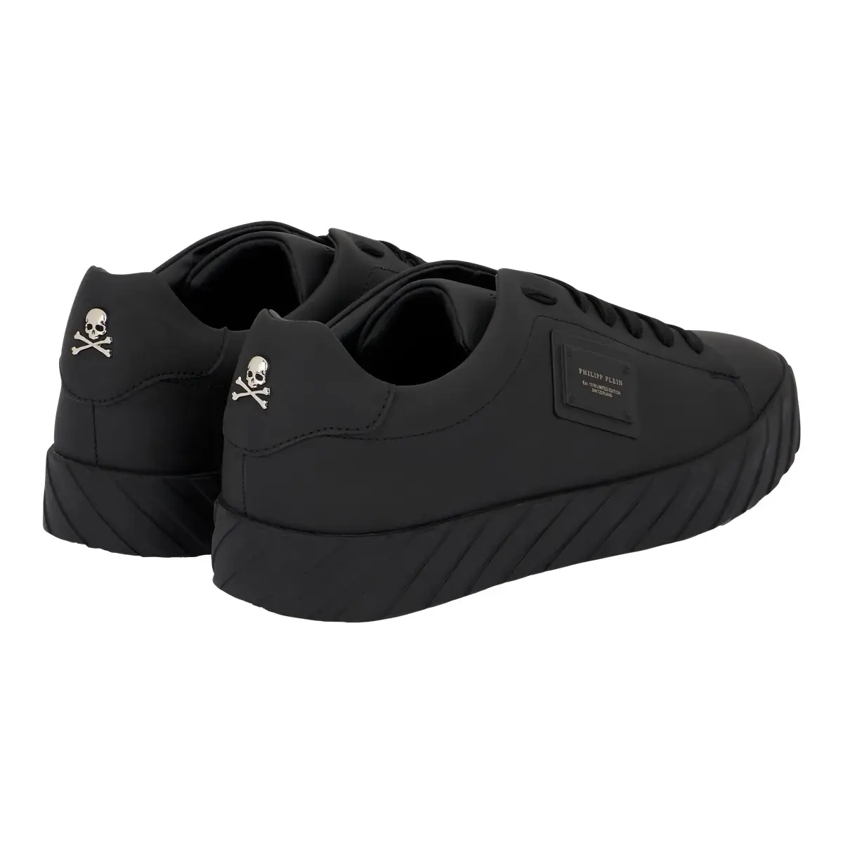 Matte schwarze Low-Top-Sneakers