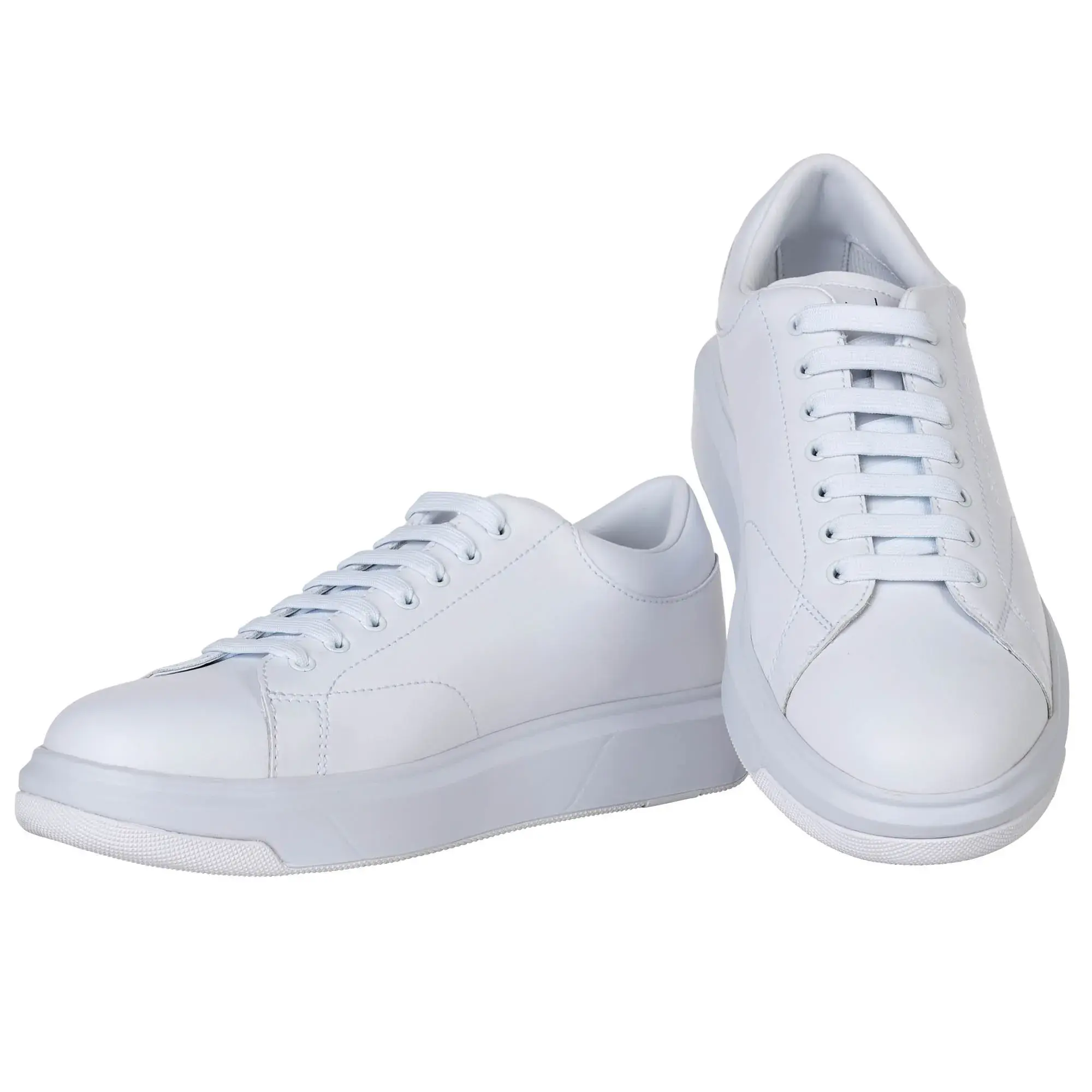 Minimalistische weiße Low-Top-Sneakers