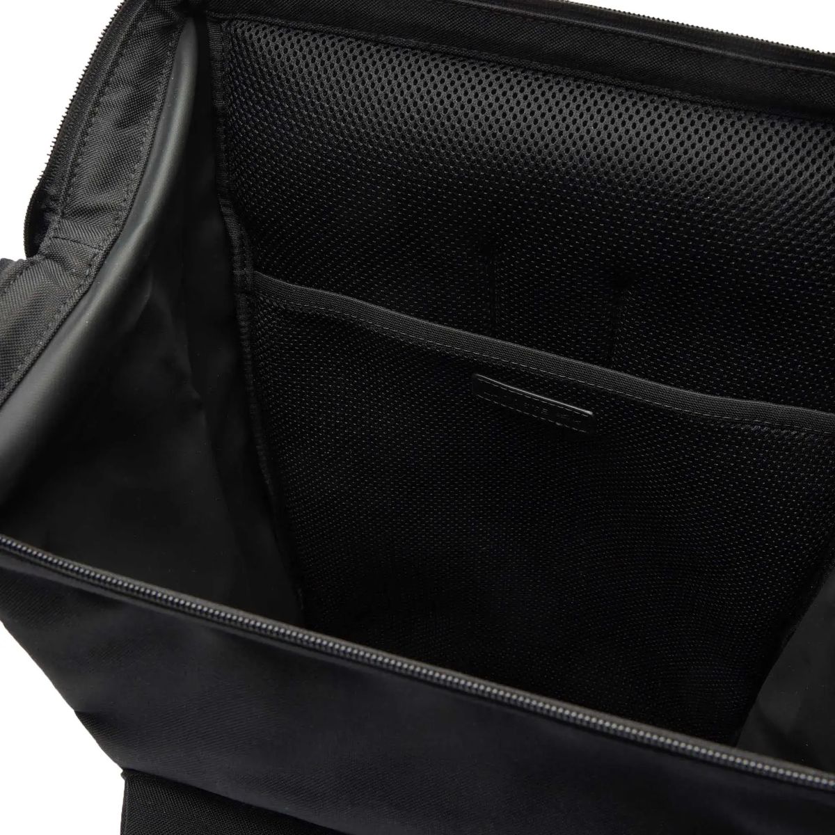 Moderner quadratischer Rucksack mit Taschen