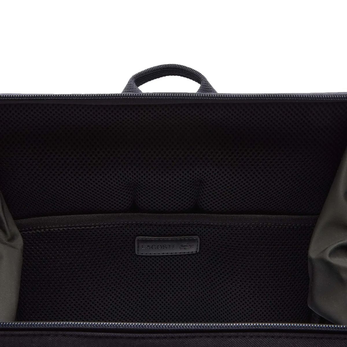 Minimalistischer, quadratischer Rucksack mit Fächern