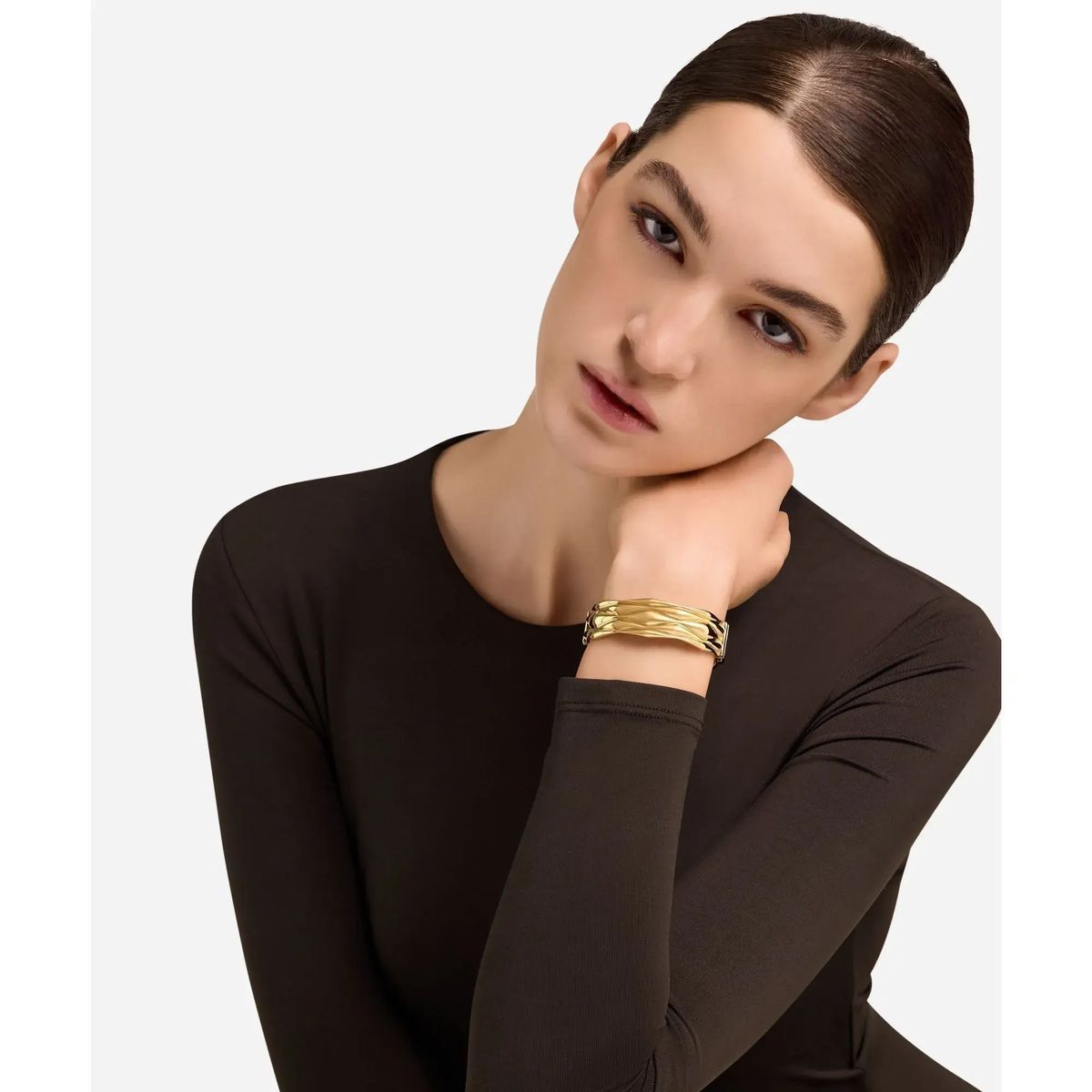 Goldfarbenes gewebtes Armreif