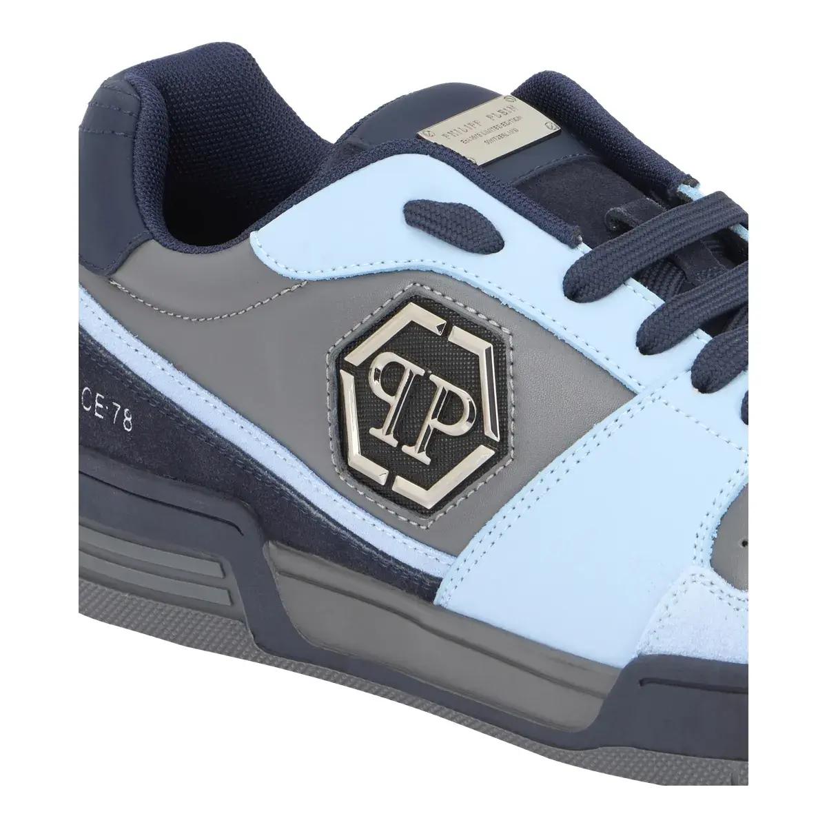 Zweifarbige Low-Top-Sneakers mit Einsätzen