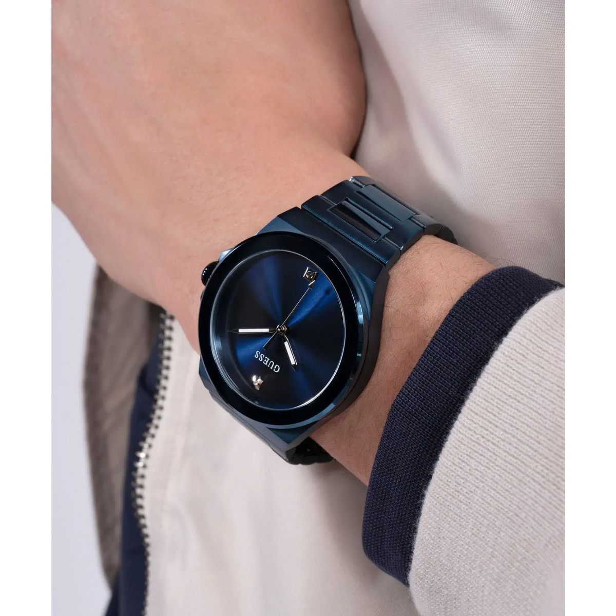 Minimalistische blaue Edelstahluhr