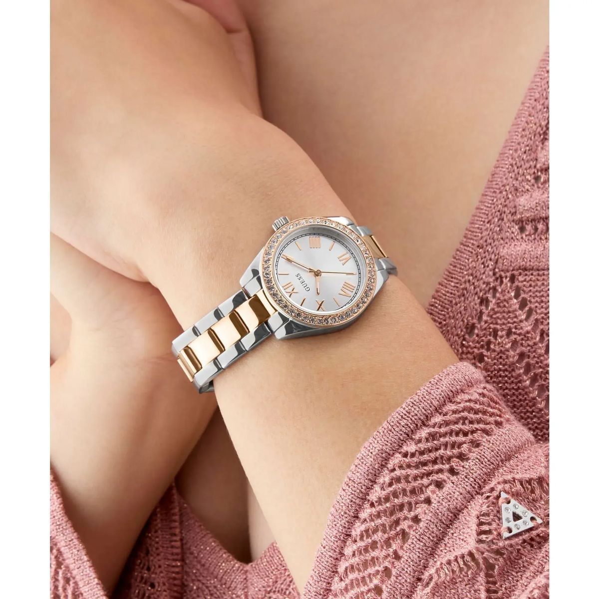 Zweifarbige analoge Uhr mit Kristallakzent